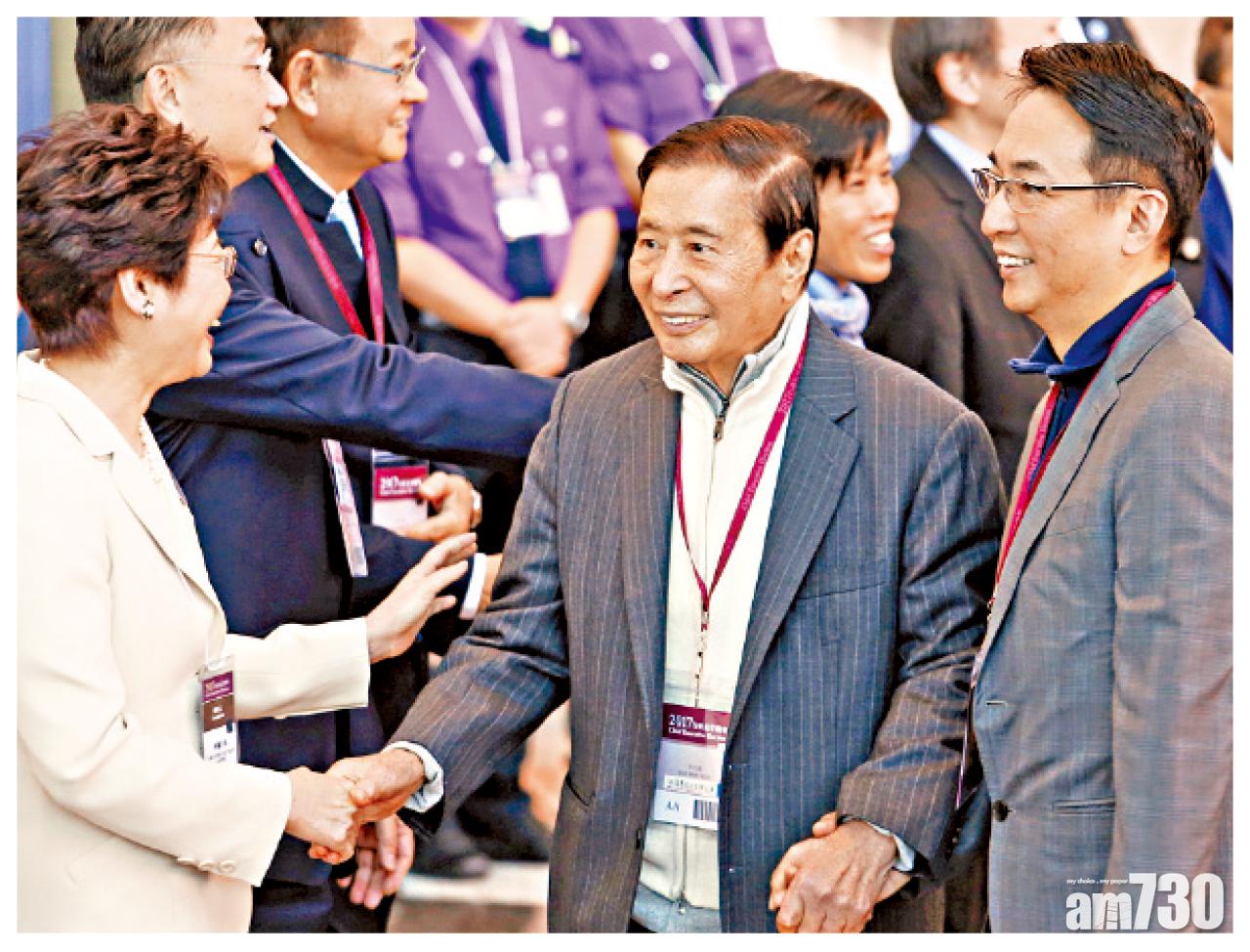 李兆基(中)領導的恒基集團或存重組機會。(資料圖片)